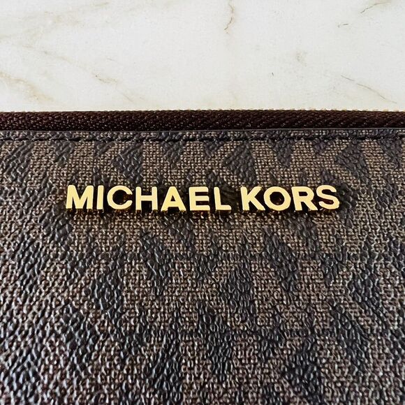 MICHAEL KORS Jet Set Travel Brown Acorn Flat MF Phone Case Zip Wallet Wristlet - Picture 2 of 7